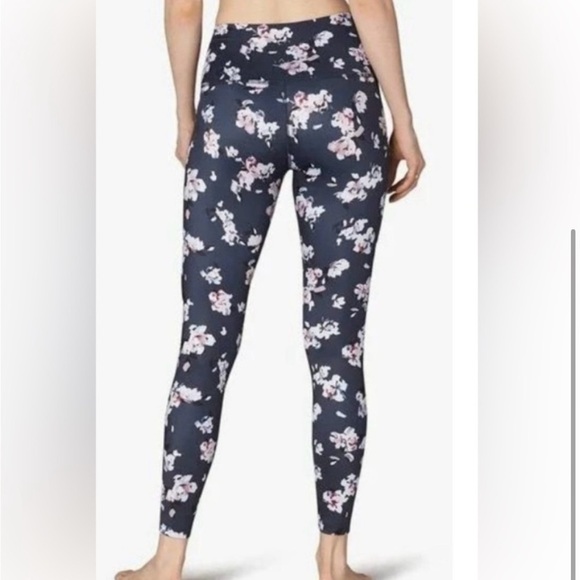 Beyond Yoga Olympus floral navy leggings 287 - Picture 3 of 9